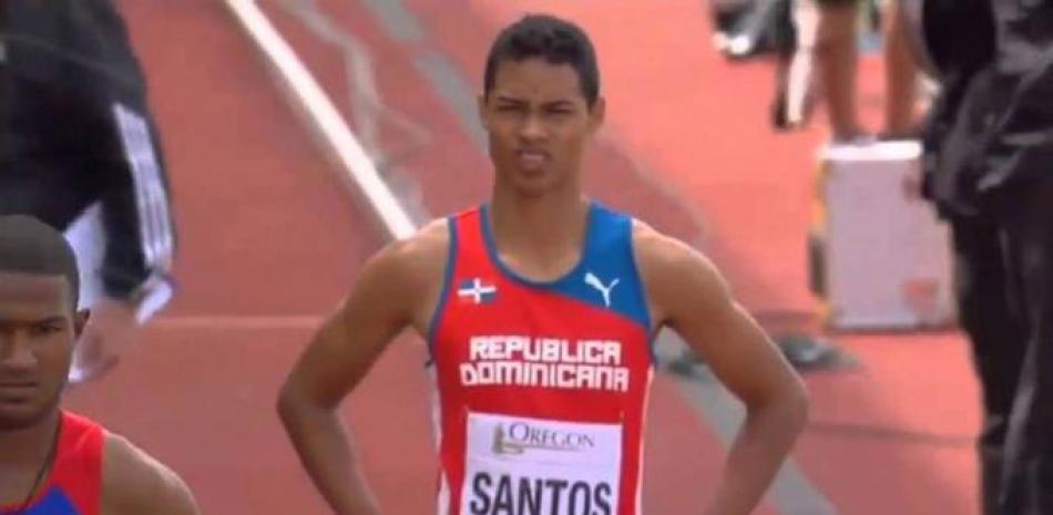 Avance. Juander Santos, especialistas en los 400 metros con vallas ha logrado su clasificación al campeonato mundial a celebrarse en Londres en agosto de este año.