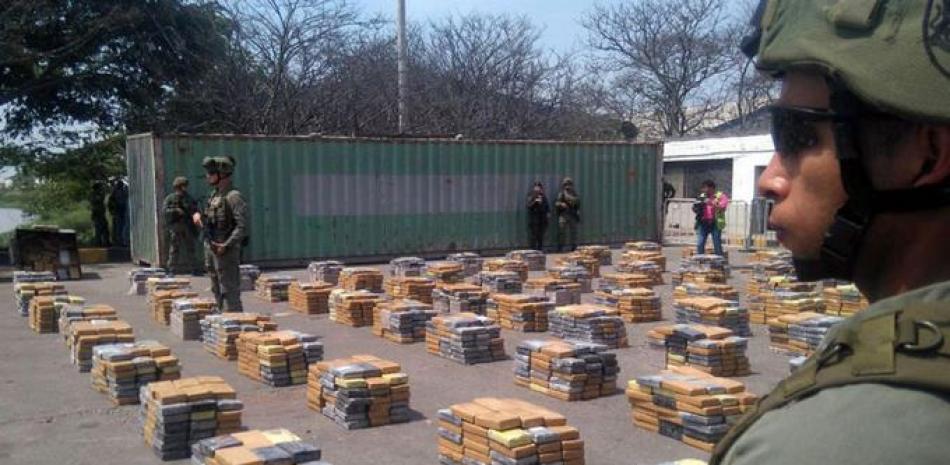 Policía Antinarcóticos de Colombia en la que se observa un decomiso de cocaína hoy