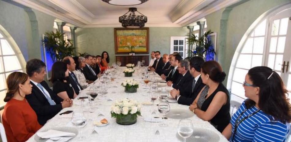 El acuerdo fue suscrito por el canciller Miguel Vargas y la viceministra cubana Ileana Núñez, en reprsentación del ministro de Comercio Exterior y la Inversión Extranjera Cubana, Bruno E. Rodríguez.