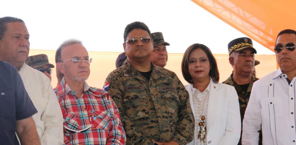 Plan. Amable Aristy Castro, Juan Manuel Méndez y Anina del Castillo, durante el operativo.