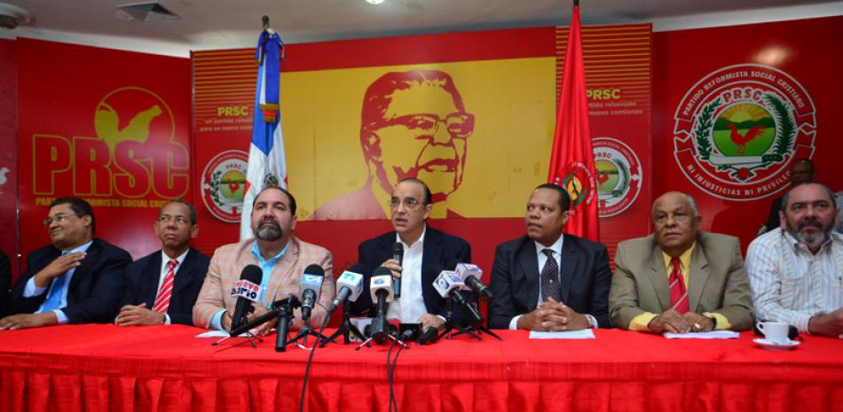 Rueda de prensa. Federico Antún Batlle y otros dirigentes del PRSC dijeron que el TSE pretende entregar la organización al PLD.