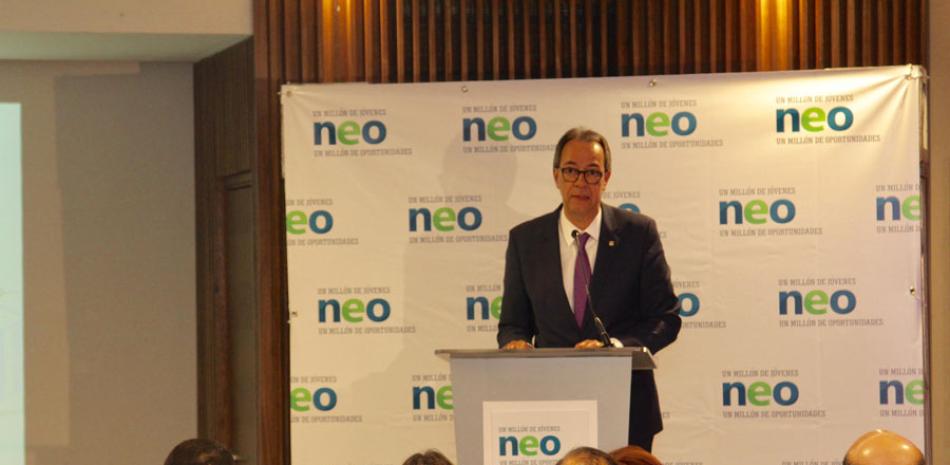 Exposición. El presidente de Educa, José Mármol, detalla la importancia del proyecto NEO.