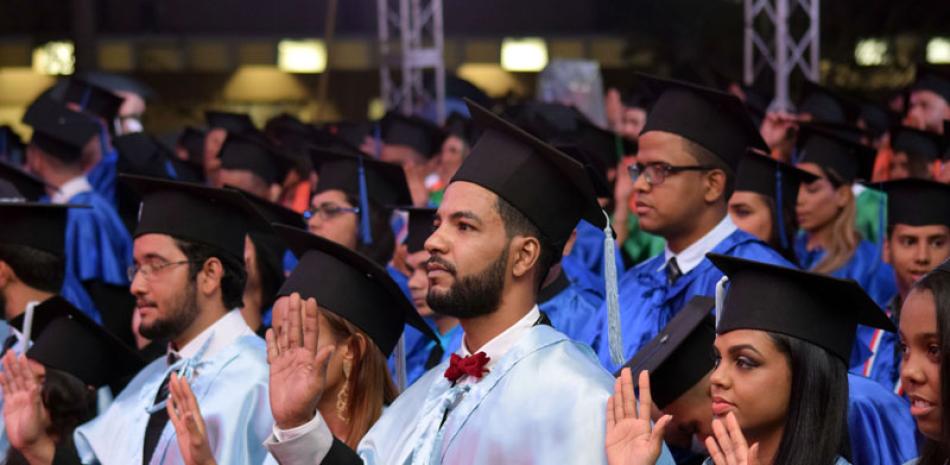 Investidura. La UNPHU celebró su centésima cuadragésima octava graduación en el Campus Santo Domingo, donde invistió a 379 graduandos de grado y postgrado.