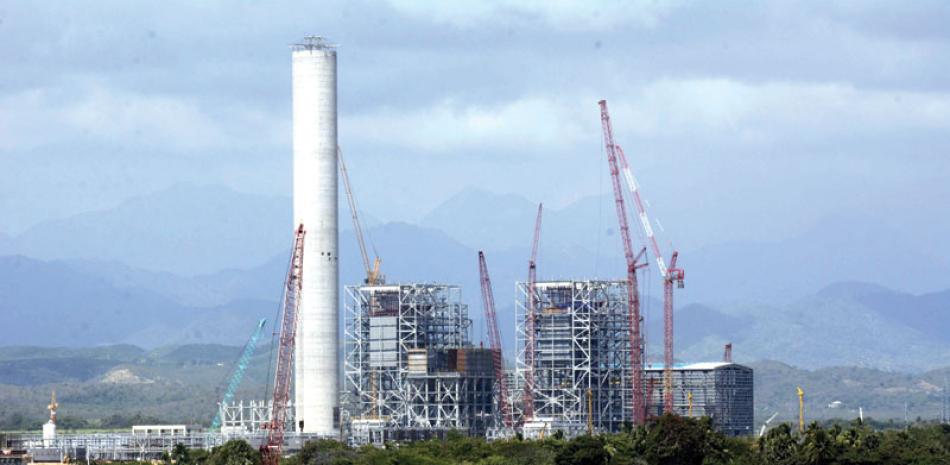 Plantas. El Gobierno construye dos plantas a carbón en Punta Catalina, Baní, para la generación de energía eléctrica.