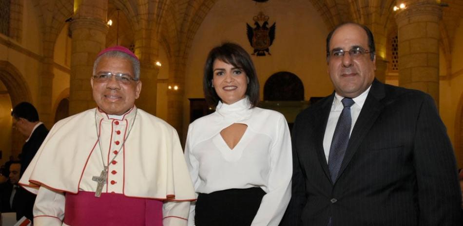Monseñor Francisco Ozoria, Mirjan Abreu y Carlos Zaglul.