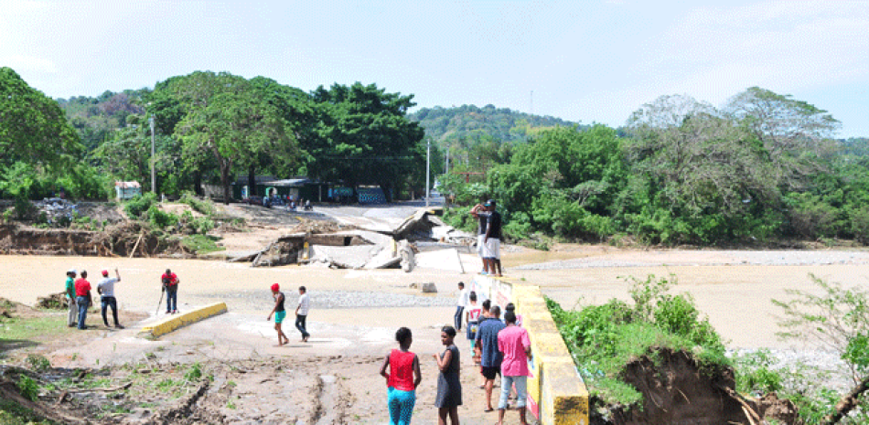 Colapso. Ayer 61 comunidades continuaban aisladas debido a las inundacines provocadas por las últimas lluvias.