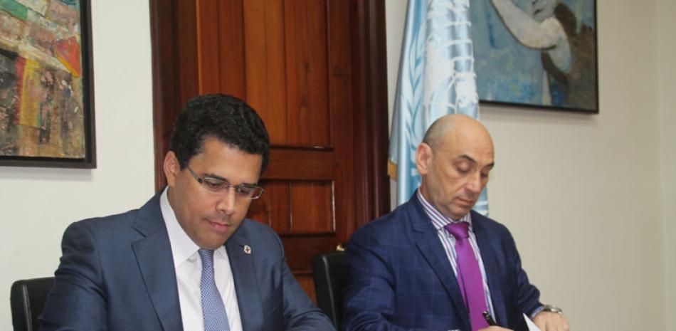 El acuerdo fue firmado por el alcalde David Collado y el embajador del PNUD, Lorenzo Gonzáles, que agradeció la confianza del alcalde.