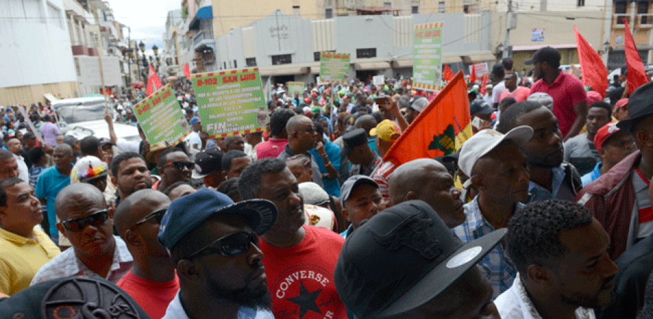 Reclamos. Cientos de trabajadores marcharon ayer con motivo del Día Internacional del Trabajo.