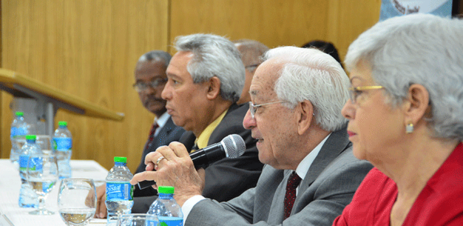 Encuentro. Luis Scheker Ortiz pronunció una conferencia en el Ministerio de Economía con motivo del Día Nacional de la Ética.