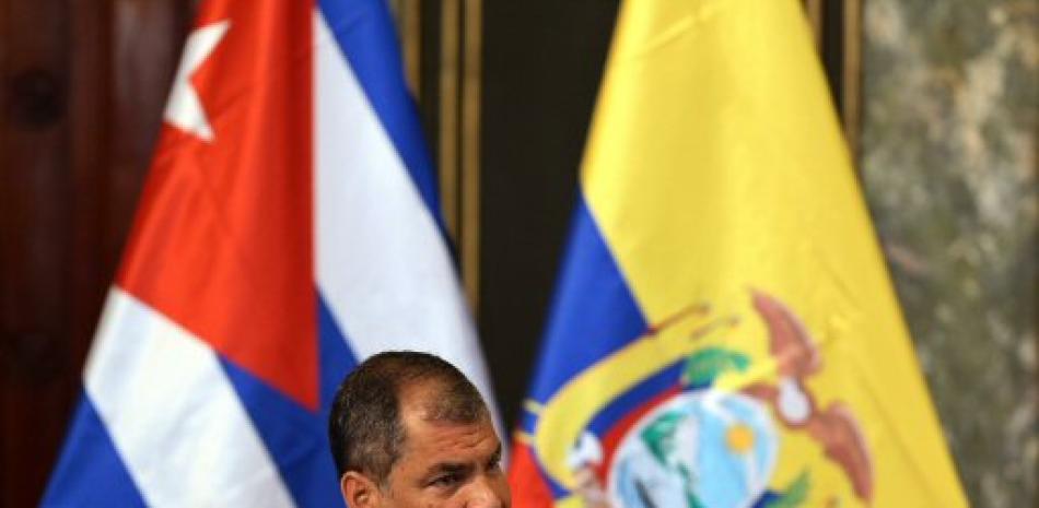 El presidente de Ecuador, Rafael Correa, pronuncia un discurso tras recibir el título de Doctor Honoris Causa en Economía, de la Universidad de La Habana hoy, viernes 05 de mayo de 2017, en La Habana (Cuba).