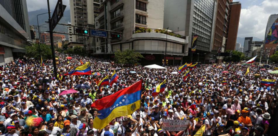 Las protestas. La oposición ha continuado con las protestas tratando de forzar la convocatoria de elecciones anticipadas a lo que se opone el presidente Nicolás Maduro.