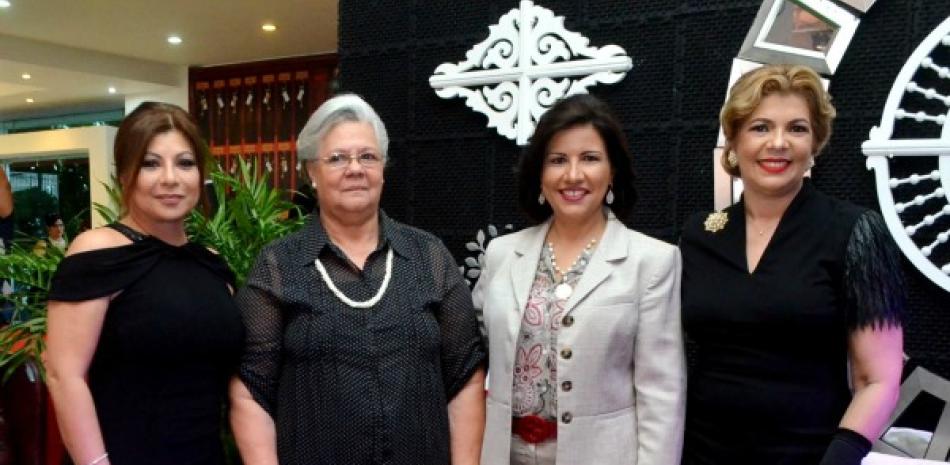 Marie Griffin, Guillermina Thorman, Margarita Cedeño de Fernández y Lucy Cosme.