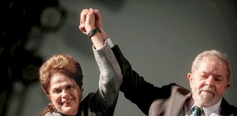 Juntos. El expresidente Luiz Inácio Lula da Silva participó ayer junto a la expresidenta Dilma Rousseff, en un evento con miles de simpatizantes.