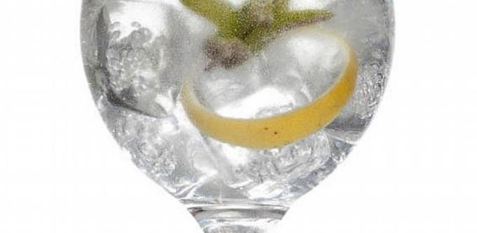 Trago. Es el primer y único "dry gin" artesanal de Islay.