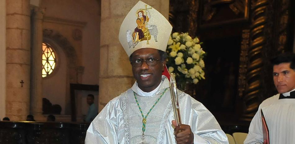 Religioso. El monseñor Jude Thaddeus Okolo encabezó ayer una misa en la Catedral Primada de América.