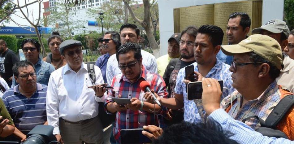 La Procuraduría General de la República (PGR, fiscalía) de México inició una investigación por la agresión a siete periodistas de diversos medios nacionales e internacionales ocurrida en el estado sureño de Guerrero, informó ayer la institución. EFE/STR