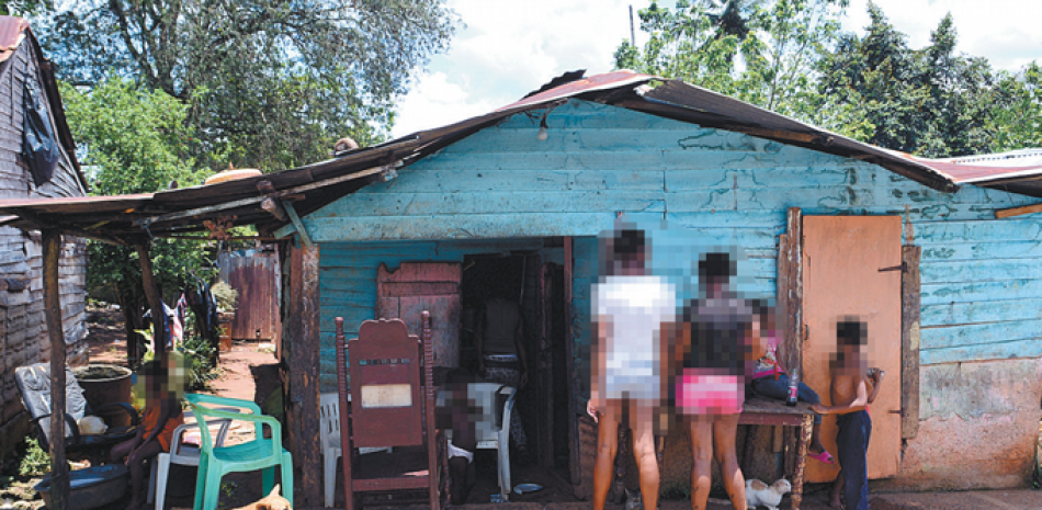Prudencio Peralta no había regresado a su hogar luego de destaparse el escándalo sobre las supuestas violaciones a niñas con edades de 9 y 12 años de edad, en la escuela Fray Pedro de Córdoba, en Yamasá, Monte Plata.