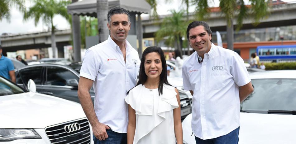 Participación. Alexander Gutiérrez, Eva Mena y Benjamín Paiewonsky agradecieron a los ejecutivos del "resort".