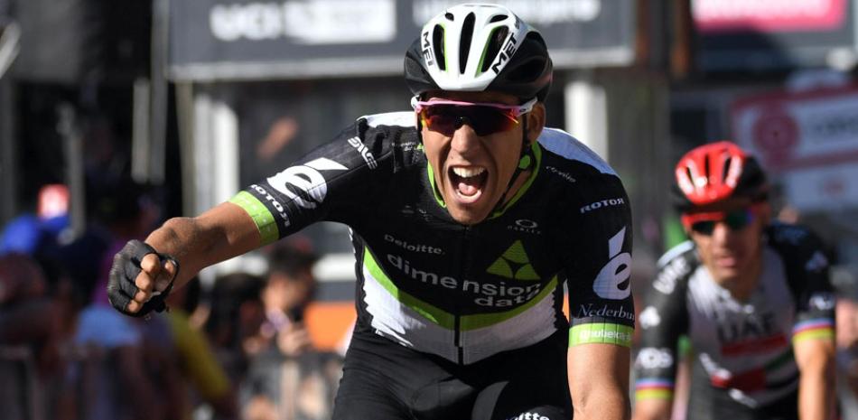 El español Omar Fraile celebra tras ganar la 11na etapa del Giro de Italia, de Florencia a Bagno di Romagna.
