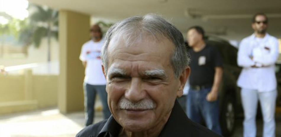 El independentista puertorriqueño Óscar López, de 74 años, quedó hoy en libertad tras más de 30 años en la cárcel, de los que ha pasado poco más de tres meses bajo arresto domiciliario en San Juan.
