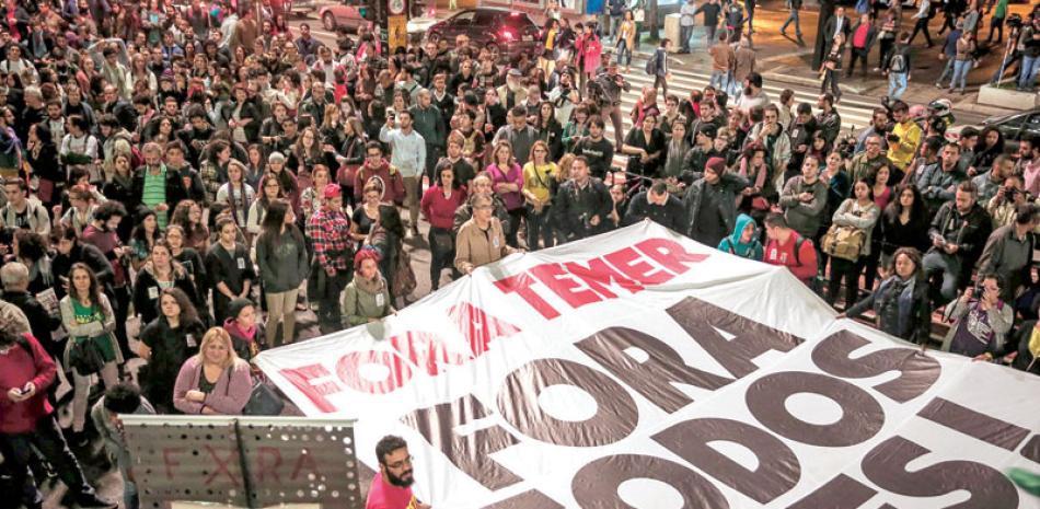 Justicia. Miles de personas tomaron ayer las calles de al menos una decena de las principales ciudades de Brasil para manifestarse contra el Gobierno de Michel Temer, acorralado por un monumental escándalo.