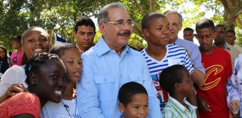 Compromiso. Las visitas sorpresa siguen siendo soporte de la popularidad que aun mantiene el presidente Danilo Medina.
