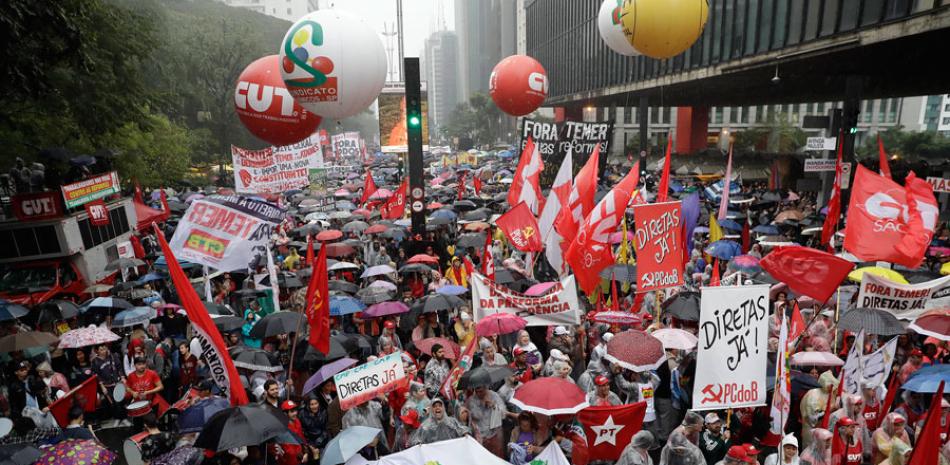 Reclamo. Miles marcharon ayer en Brasil para pedir la renuncia de Michel Temer, acusado de corrupción y de obstruir la justicia.
