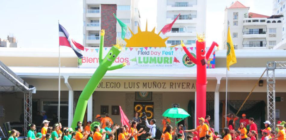 Actividades. Los más de 500 estudiantes con los que cuenta el Colegio Luis Muñoz Rivera se dividieron en dos equipos, los rojos y verdes, para competir entre ellos.