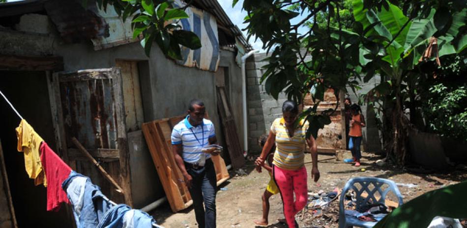 Pobreza. La familia de la menor agredida a machetazos por un haitiano vive en la pobreza en un pequeño barrio llamado La Nueva Esperanza, en Pedro Brand.