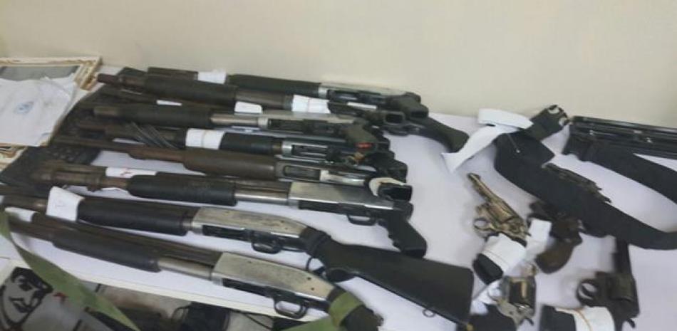 Armamento. Parte de las armas incautadas a las compañías de guardianes propiedad de Luis Portorreal.