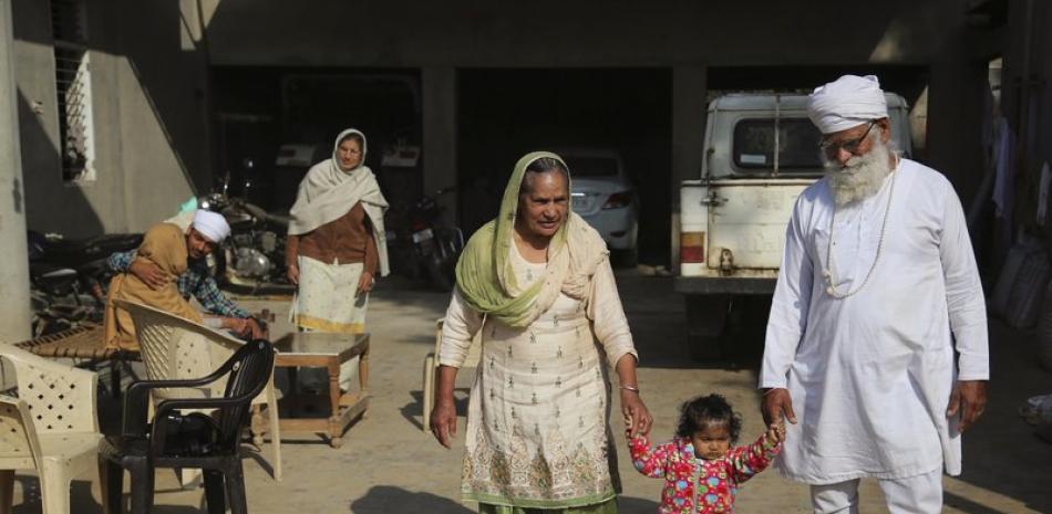 Mujeres de hasta 70 an~os dan a luz en la India.