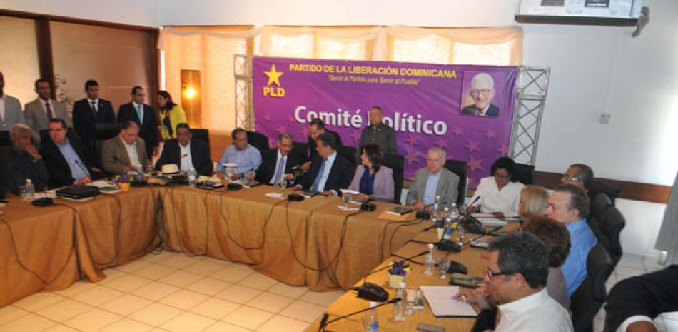 El Comité Político del PLD es encabezado por el expresidente Leonel Fernández.