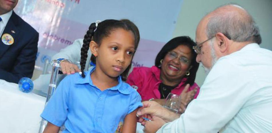 Asistencia. Zacarías Garib explicó que se identificaron puestos de vacunación para las niñas que no van a la escuela.