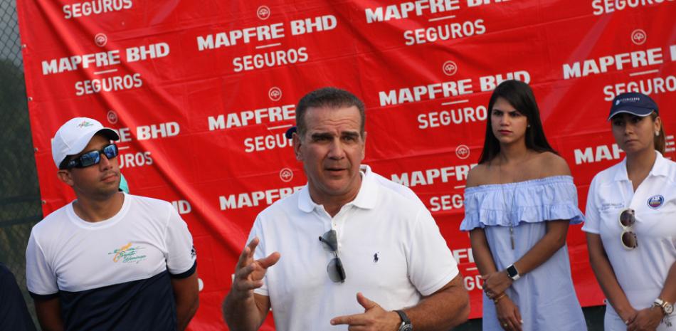 Detalles. Andrés Pichardo, presidente de Casa de Campo, ofrece informaciones a la prensa.
