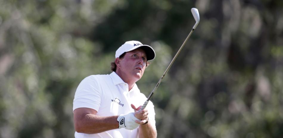 Phil Mickelson se perderá su primer US Open desde 1993 cuando era un principiante y no logró clasificarse.