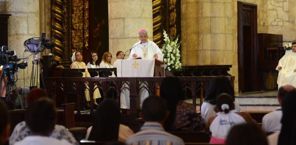 Misa. El arzobispo metropolitano de Santo Domingo, Francisco Ozoria, durante la homilía con motivo al Día de Corpus Christi en la Catedral Primada de América.