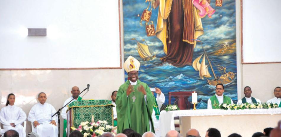 El nuncio apostólico, Jude Thaddeus Okolo, ofició ayer una misa de despedida, donde agradeció la acogida de los dominicanos.