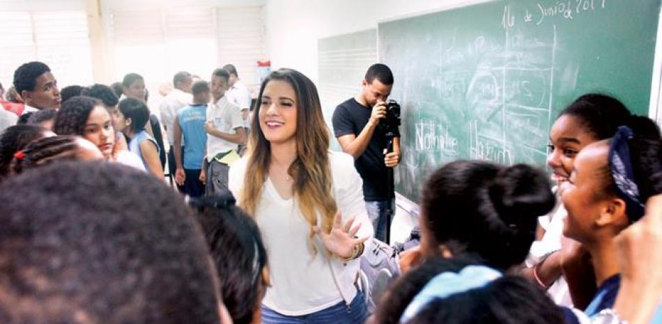 Artista. La joven cantante Nathalie Hazim incentivó a los estudiantes a luchar por sus sueños.