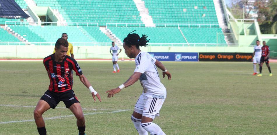 La respuesta final de Cibao FC llegó cuando Ernesto Chet Trinidad, aprovechó un balón que fue enviado desde un tiro de esquina y metió un frentazo de gol para cerrar la primera parte en ventaja de 2-1.