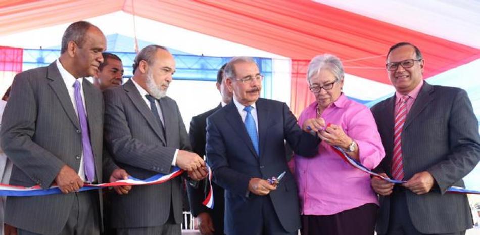 Inauguración. El presidente Danilo Medina se trasladó a San Juan de la Maguana para entregar las dos obras.