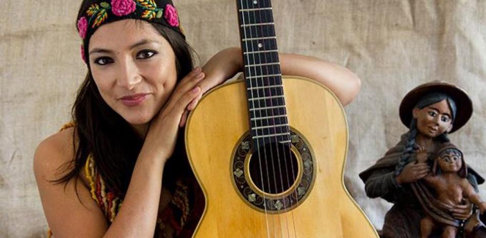 Proyecto. Durante el acto, Magaly Solier anunció el lanzamiento de un disco cantado en un quechua 'de nivel inicial'.