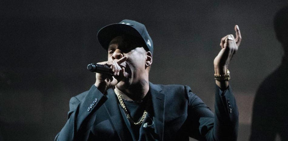 “LEGACY” Jay-Z habla de su herencia en “Legacy”, título de su última canción, que dedica a sus hijos, y en la que dice que espera que su fortuna y sus obras benéficas seguirán después de su muerte.