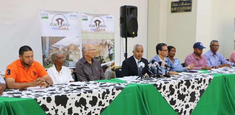 Desarrollo. El presidente de la JAD, Osmar Benítez, indicó que este proyecto permitirá un mejor manejo en la cadena de valor de los productos lácteos del país.