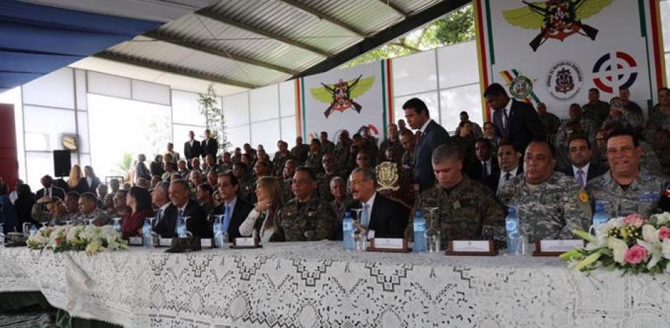 Las disposiciones del presidente Danilo Medina beneficiarán en total a 53,737 miembros de las Fuerzas Armadas, los cuales ya fueron acogidos junto a sus familias en el Seguro Nacional de Salud.