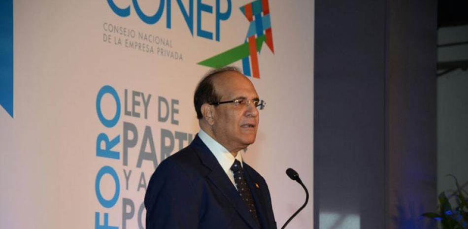 Encuentro. Julio César Castaños Guzmán fue el orador principal en el foro “Ley de Partidos Políticos”, organizado por el CONEP.