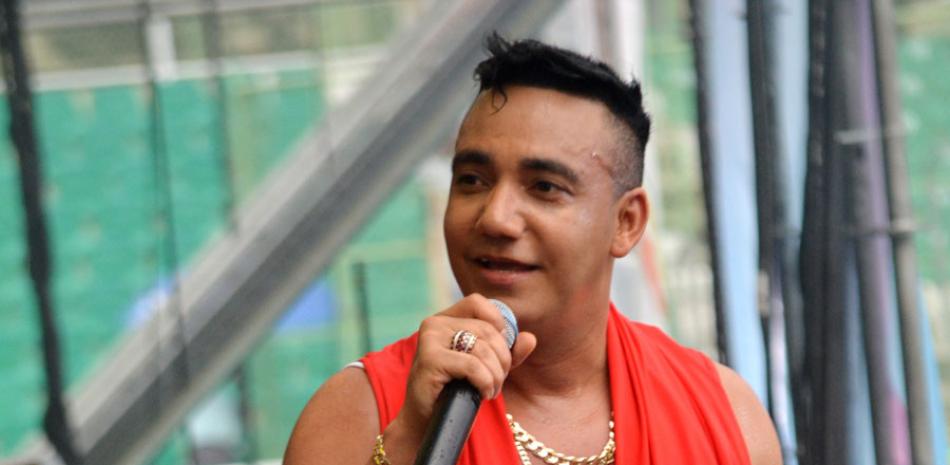 Intérprete. Elvis Martínez interpretó los tema "Maestra", "Laudano", "Hipócrita" y "La luz de mis ojos".