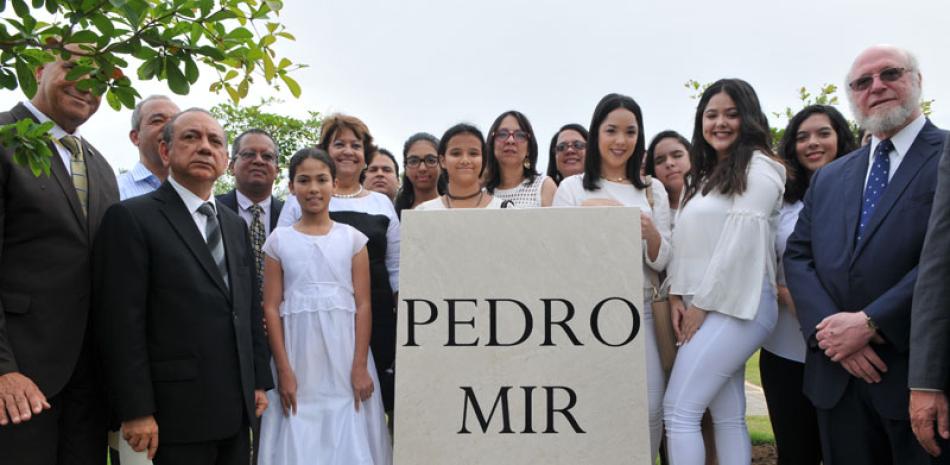 Mausoleo. El pueblo dominicano podrá asistir a la Plaza Pedro Mir, en el cementerio Puerta del Cielo, para rendir tributo al Poeta Nacional.