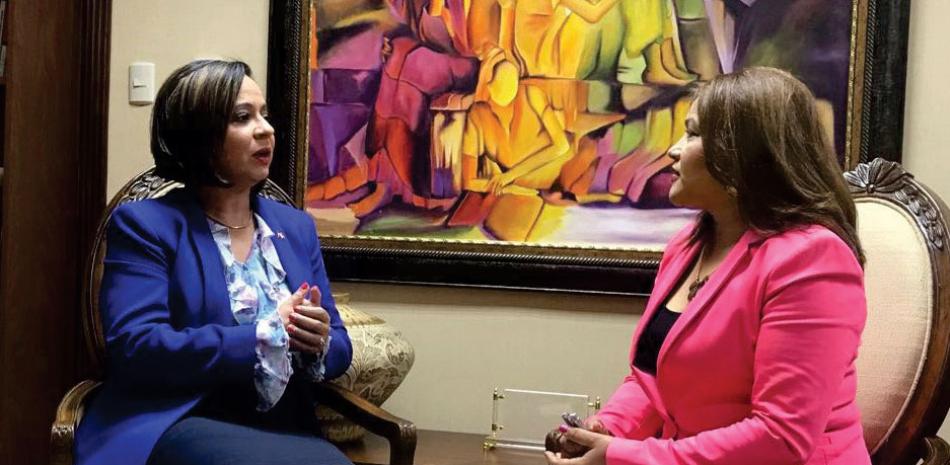 Entrevista. La directora de Pro-Consumidor, Anina del Castillo, recibió a la periodista Wendy Santana en su despacho a las 06:00 de la tarde, hora en que todavía le quedaba mucho por hacer ese día.