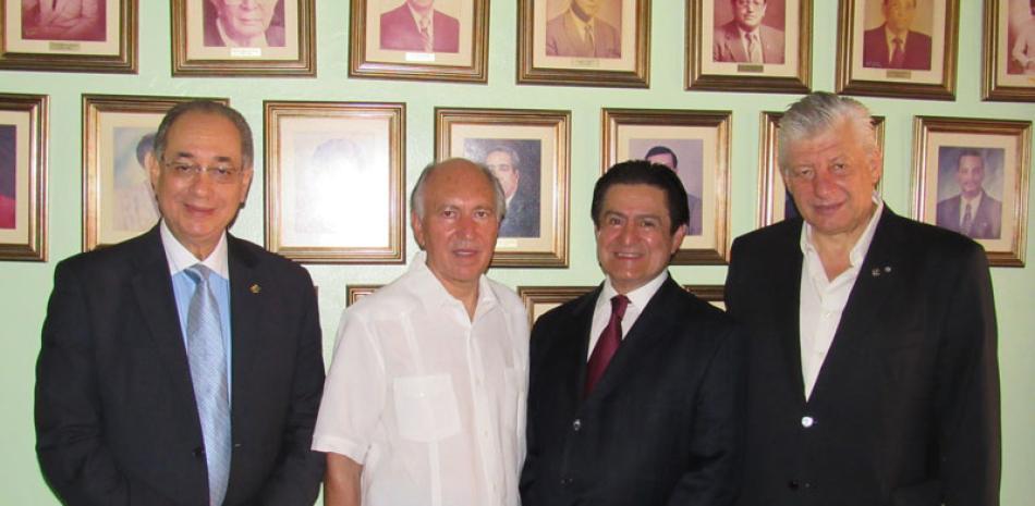 Luís Felipe Aquino, Carlos Alonso, Armando Bojorquez y Guillermo Schneider.