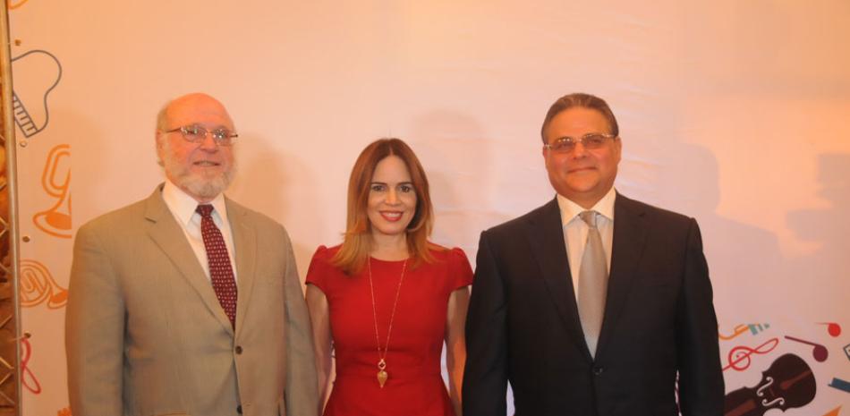 Pedro Vergés, Brenda Sánchez y Raúl Rizik.